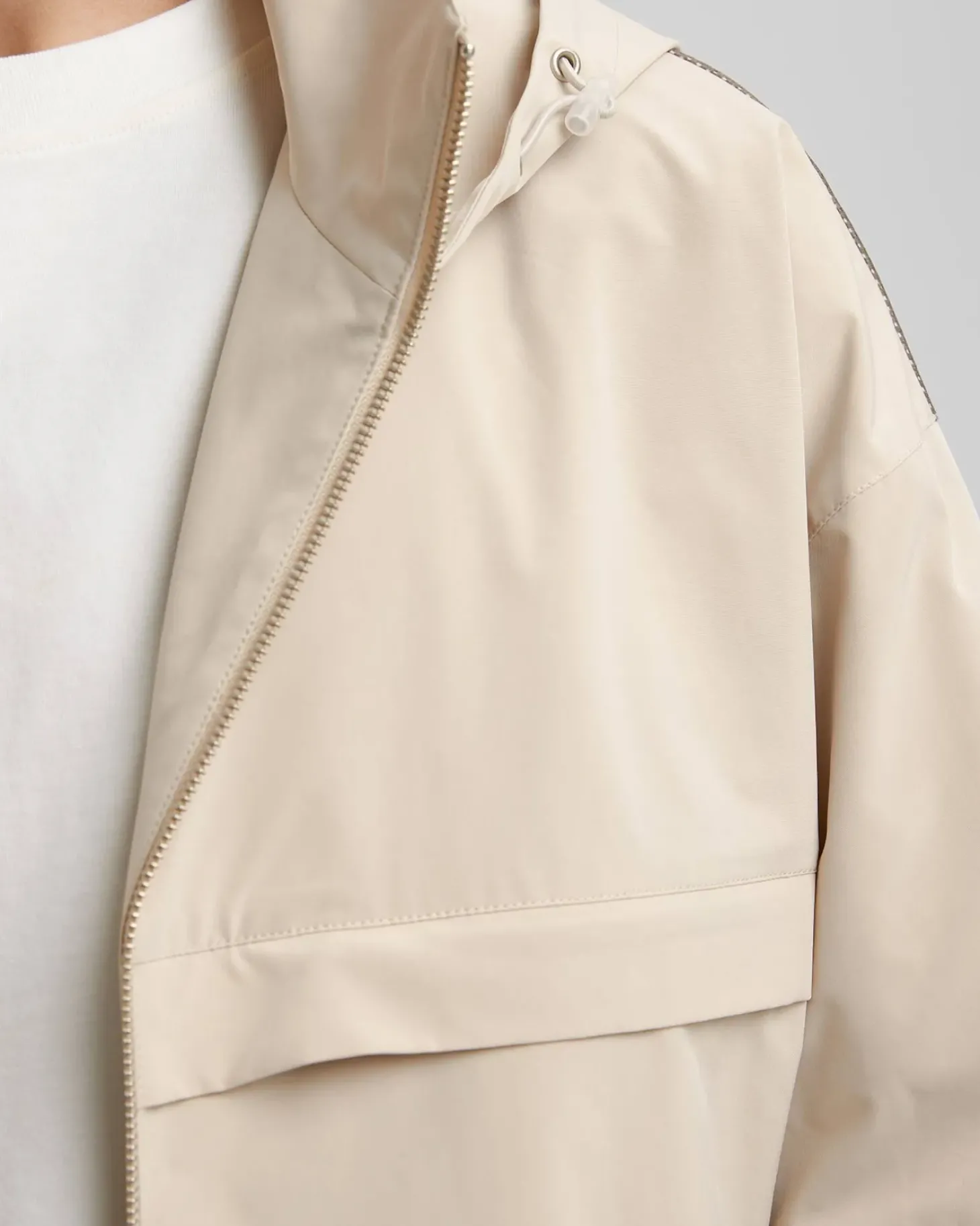 Detachable-Sleeved Windbreaker Set