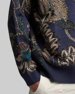 Sweatshirt With Animal & Plant Graphics